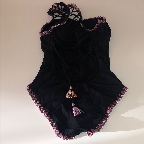 Becca One Piece - Picture 4 of 4